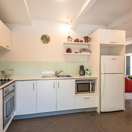 Retro Living - Lush Garden Daire Christchurch Dış mekan fotoğraf