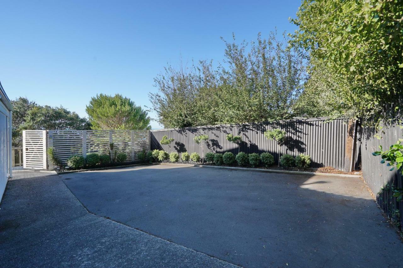 Retro Living - Lush Garden Daire Christchurch Dış mekan fotoğraf